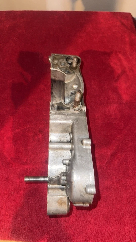 GENUINO OEM 1997 HONDA CR250 CÁRTER DERECHO EXTREMO INFERIOR TRANSMISIÓN CÁRTER Foto 3 de 4