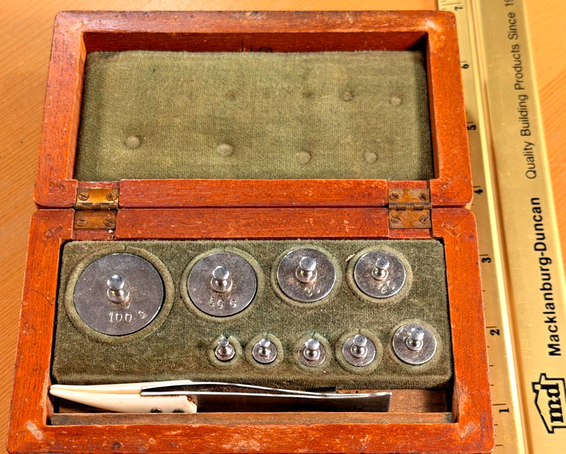 SARGENT APOTHECARY  PRECISION WEIGHT SET IN ORIGINAL WOODEN BOX VINTAGE ANTIQUE