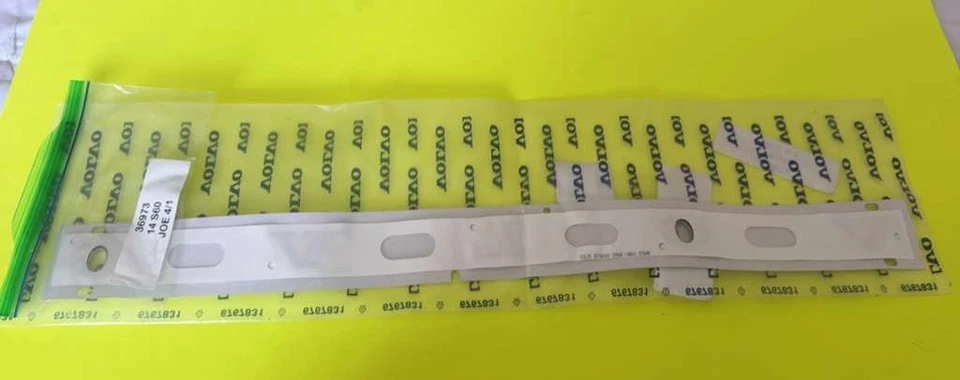 11 17 25 EMBLEMA MALETERO VOLVO S60 30796589 Foto 2 de 3