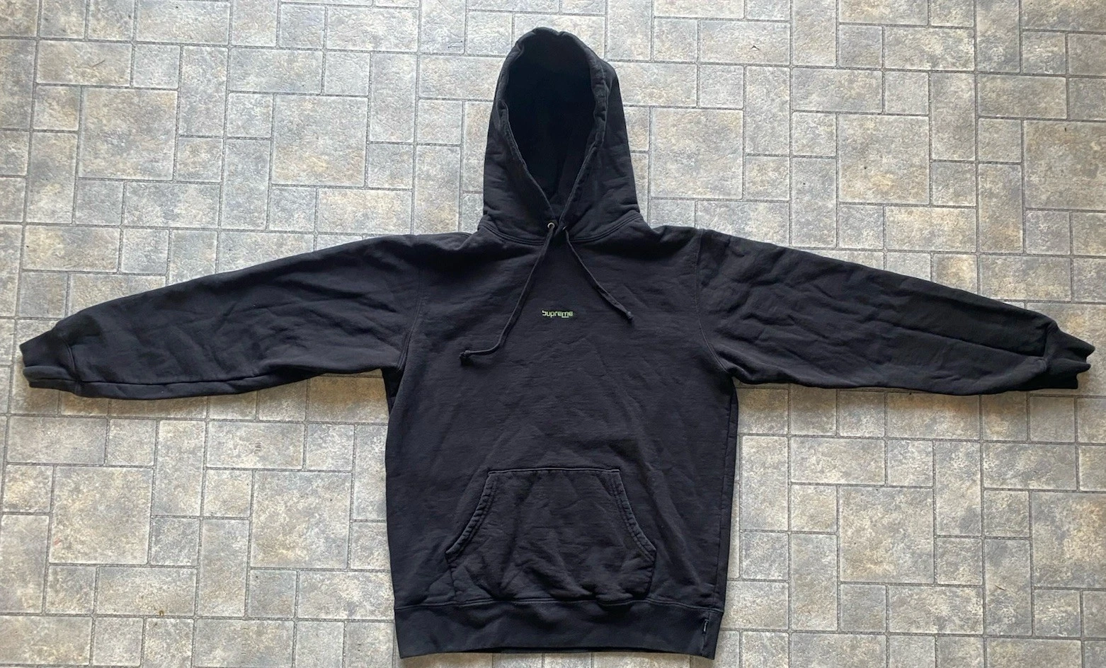 Sweat à capuche noir Supreme HOMME LARGE logo brodé
