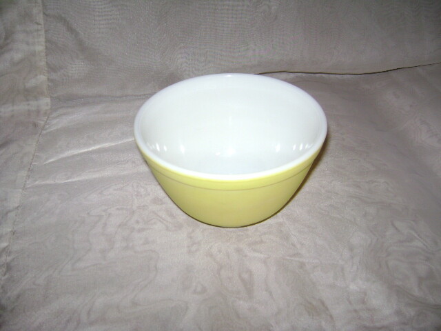 Vintage PYREX Small Yellow Nesting Mixing Bowl 401 1 1/2