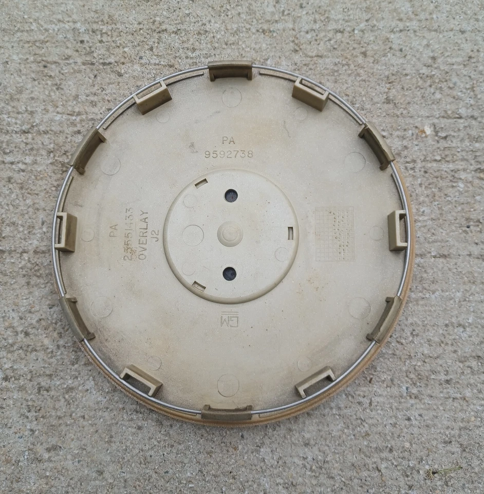 Buick LeSabre center cap 1997-2000 part # 9592738 repainted - Image 3 of 3