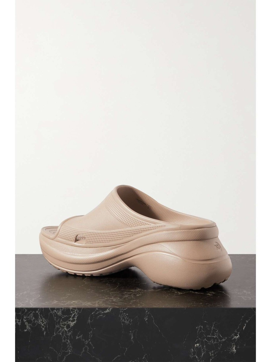 国内発送/送関込【BALENCIAGA】Pool Crocs スライドサンダル ホワイト の ウィメンズ Pool Crocs™ スライドサンダル
