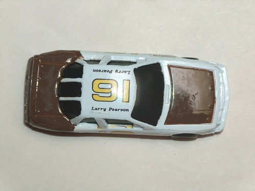 NASCAR Racing Champions 1989 Larry Pearson 1:64 Scale Die-Cast Stock Car Replica - Picture 4 of 6