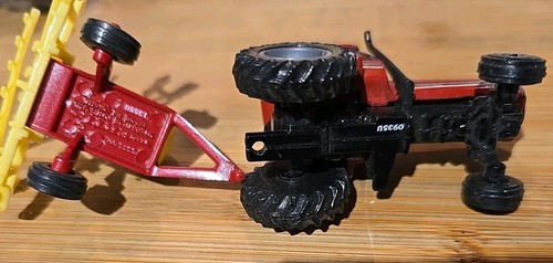 Lot B NICE Vintage Red 1/64 ERTL Case IH Heavy Duty Tractor w Sprayer - Picture 11 of 14