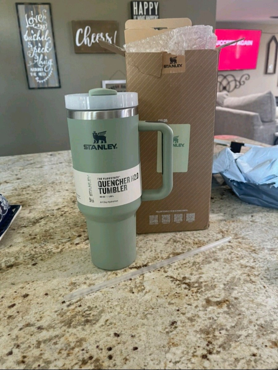 NWT STANLEY CUP QUENCHER H2.0 TUMBLER-LILAC BAY LEAF GREEN CAMELIA