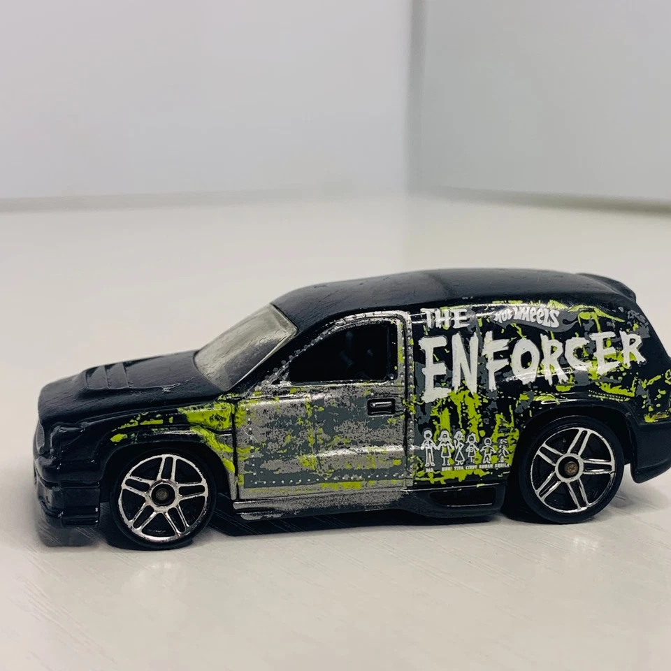 Fandango Black 2010 Attack Pack 5 Pack The Enforcer Green White Yellow - Image 2 of 4