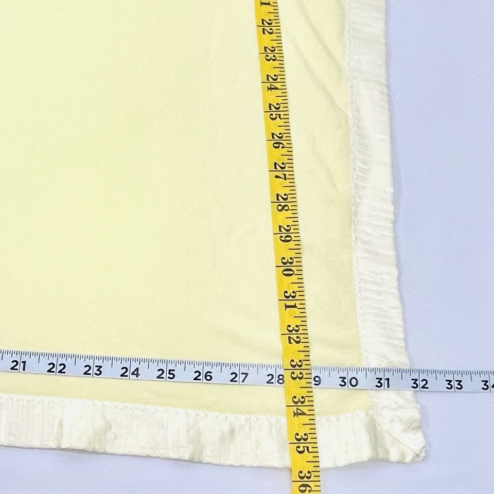 Детское одеяло Quiltex желтое шелковистое атласная отделка легкое фланелевое 32 дюйма x 36 дюймов винтажное - Изображение 4 из 4