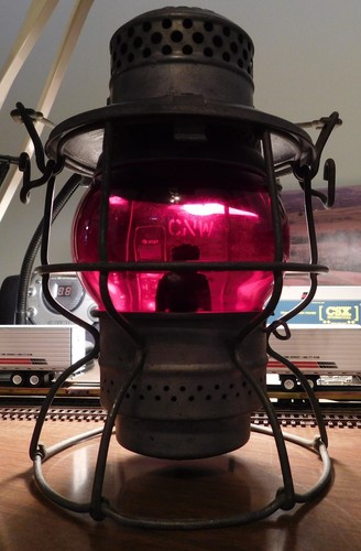 CHICAGO & NORTH WESTERN 1952 RAILROAD LANTERN ADLAKE KERO C&NW.RY