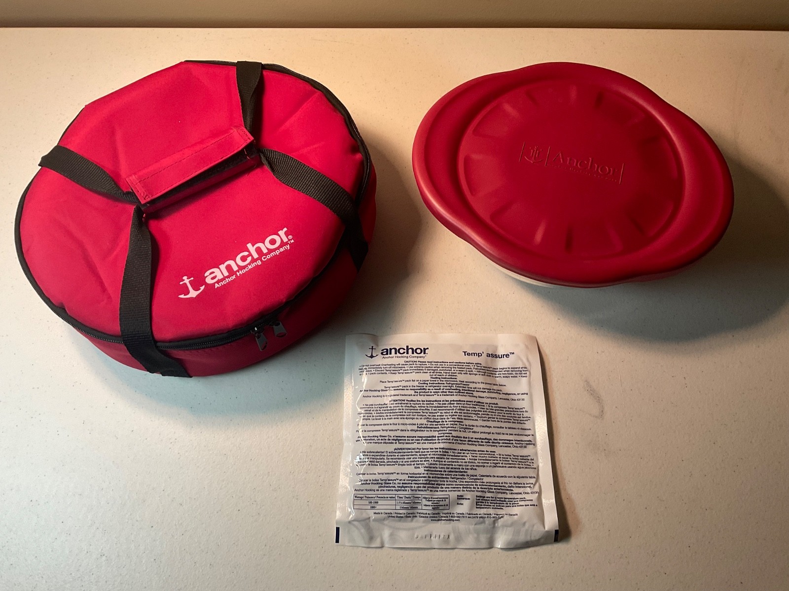 Anchor Hocking 2 Quart Casserole Dish with Insulated Carry Bag And Travel Lid