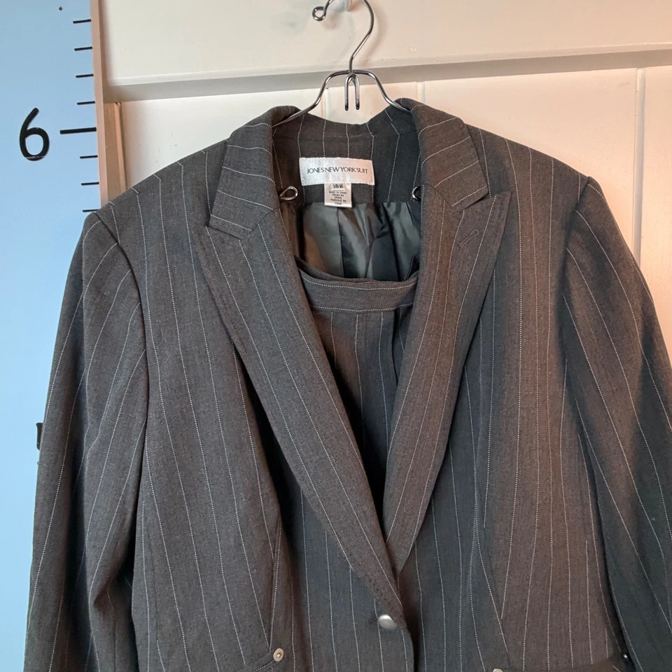 Jones New York Women's Suit Set 18W Blazer Pants Career Workwear Black Pinstripe - Image 2 of 4