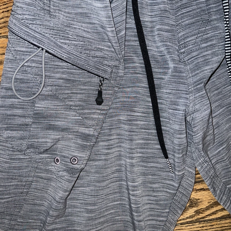 “VOLCOM Board Shorts  Mod - Tech MEN’S  striped Sz 30 drawstring relaxed pockets - Image 4 of 4