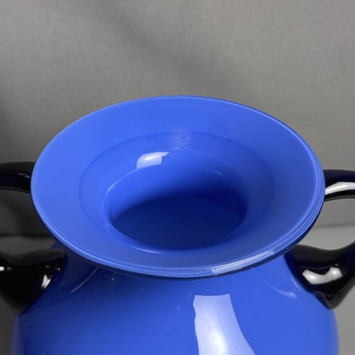 Murano Kunstglas mundgeblasene Vase 8,5" Kobaltblau mit zwei schwarzen Doppelgriffen - Bild 9 von 14