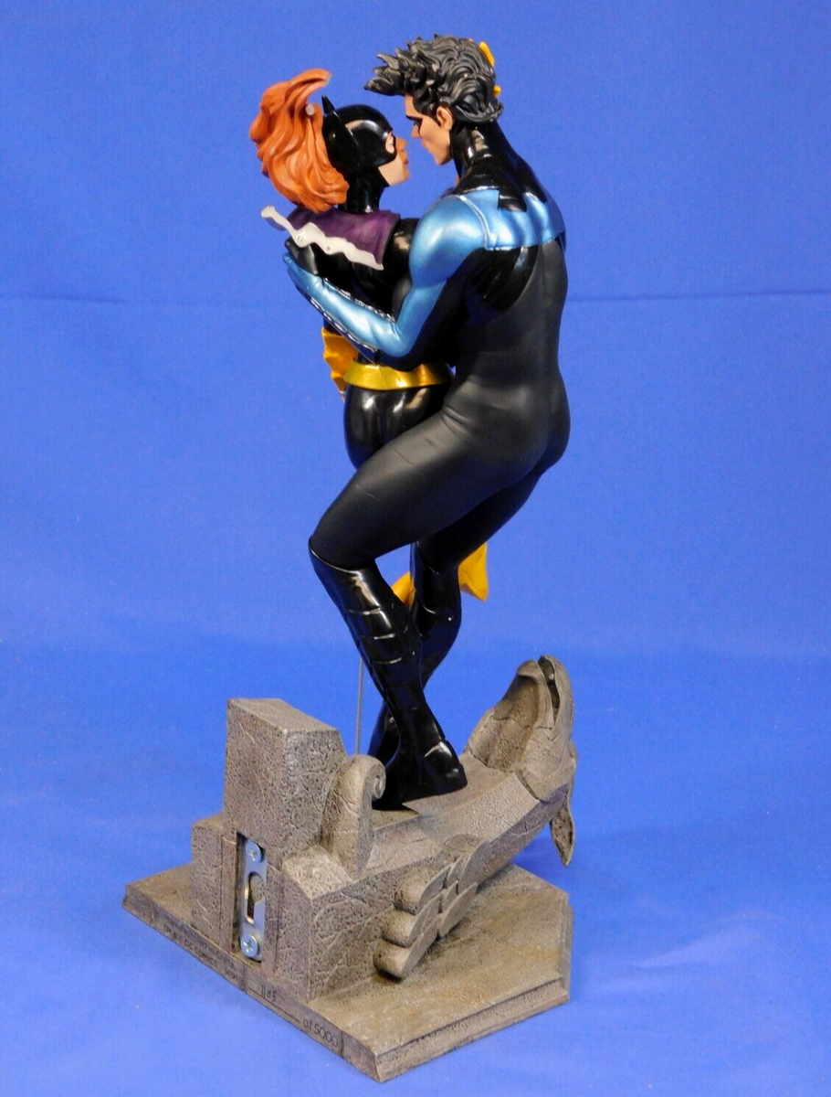 DAMAGED BATGIRL & NIGHTWING STATUE DC DESIGNER SERIES COLLECTIBLES