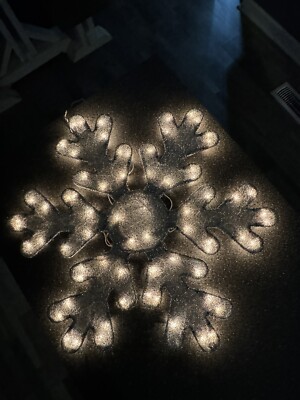 27in Light Up Silver Snowflake   - Beautiful Decor