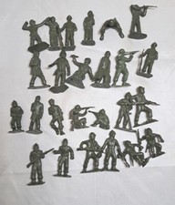 VTG Marx Dark Green Army Men WW2 Lot 25 - 1950s unmarked