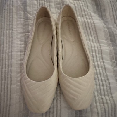 Antonio Melani Women s Cream Quilted Flats Size 6 M Used Good Condition