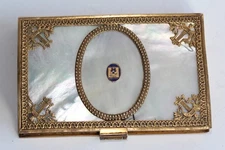 Louis XVI style mother-of-pearl pompom minaudière box (49346)