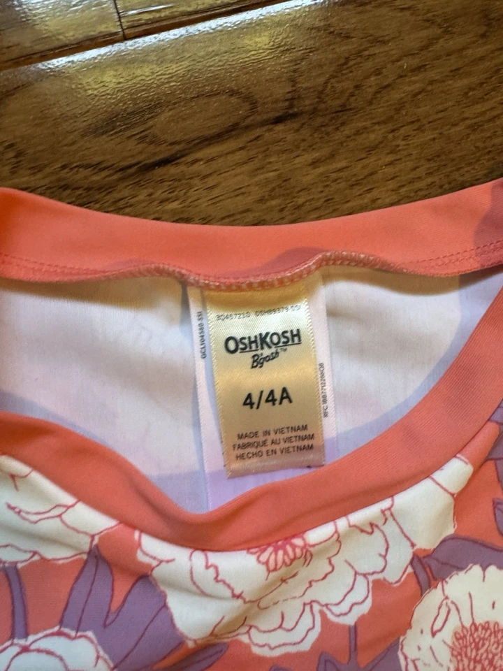Traje de baño Osh Kosh 4T protector contra erupciones Foto 3 de 3