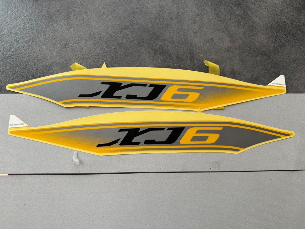Autocollant réservoir Yamaha XJ6 pour rénover une carrosserie rayée