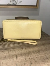 Fossil Zip Around Wallet Wristlet                        Butter Yellow