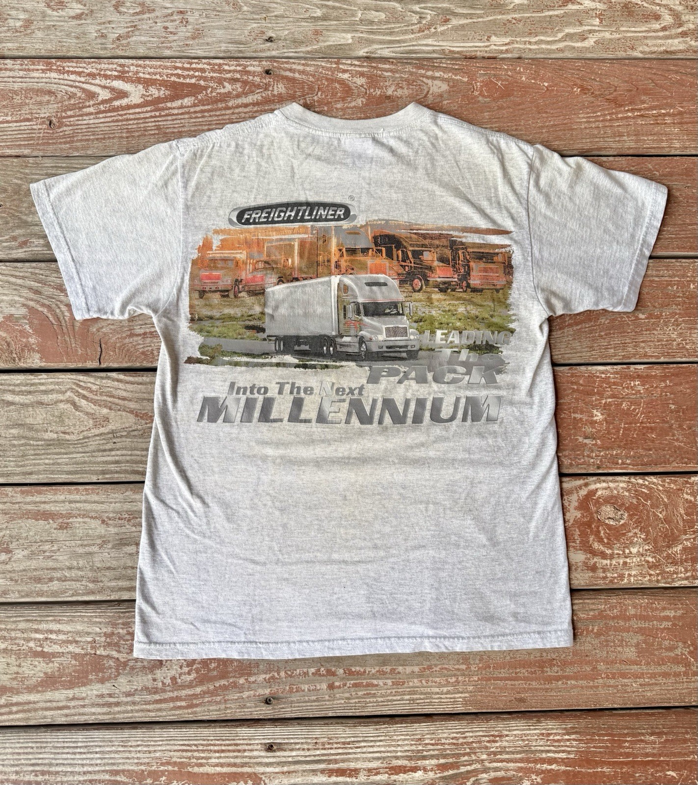 Vintage Freightliner Trucking T-Shirt Mens Med Grey Heather 18 Wheeler Trucks