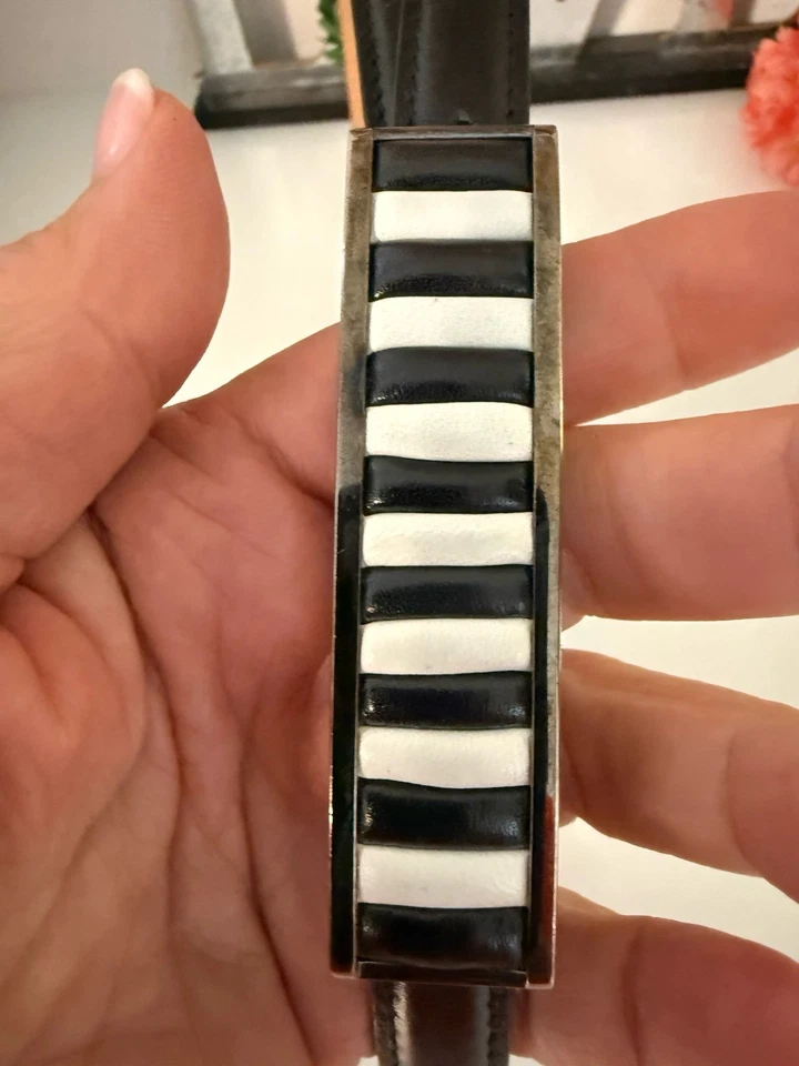 Black Leather Belt Unique Blk & White Leather Striped Buckle Vtg Size M 28"-32" - Image 4 of 4