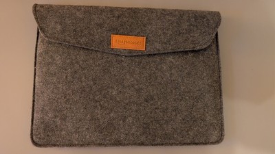 Amazon Basics 14'' Laptop-Schutzhülle aus Filzmaterial hellgrau