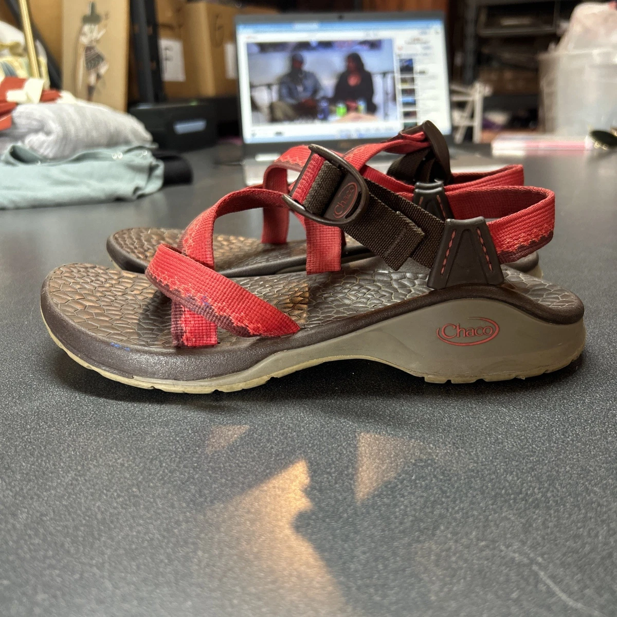 Chaco Z1 Classic Mens 8 Vibram Hiking Sandals Red Grey Geometric Straps Gorpcore Chaco Z1 Sandals Mens 9 Gray Blue Vibram Gorpcore Hiking  main image 4