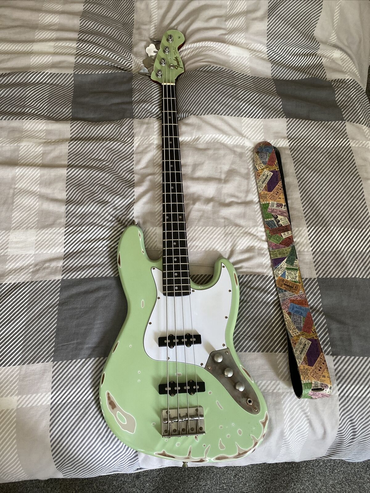 Fender Relic Edition Jazz Bass Guitar - Surf Green
