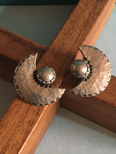 Boucles D'oreilles Clips Argentées Style Lune Tribale Martelée - Occasion Bon état
