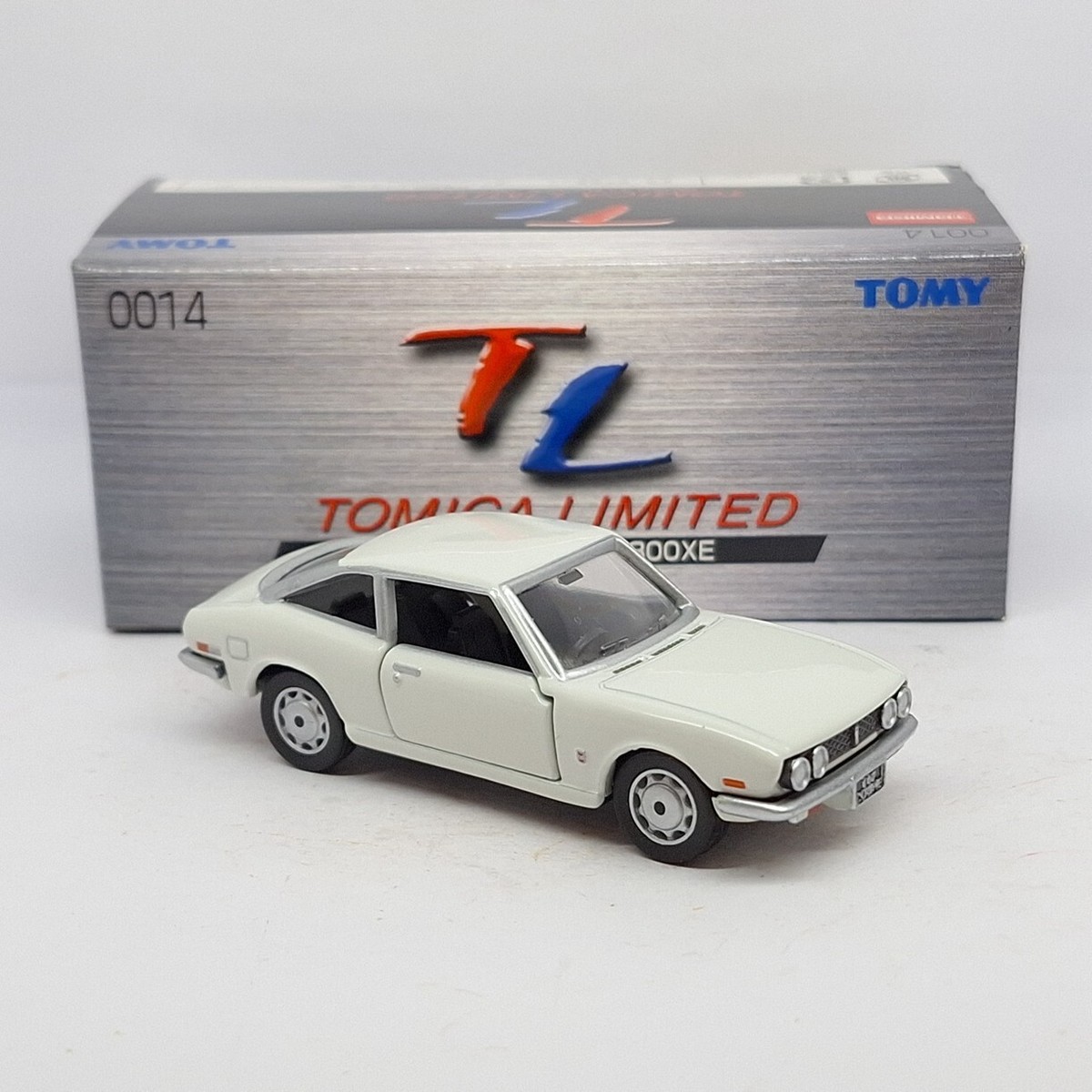 ミニカー TOMICA LIMITED VINTAGE ISUZU 117 COUPE The stunning Tomica Limited Vintage Isuzu 117 Coupe is now
