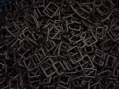 Metallbeschlag aus Eisen,schwarz lackiert. Breite 26mm, sie erhalten ein ( 1 ) S