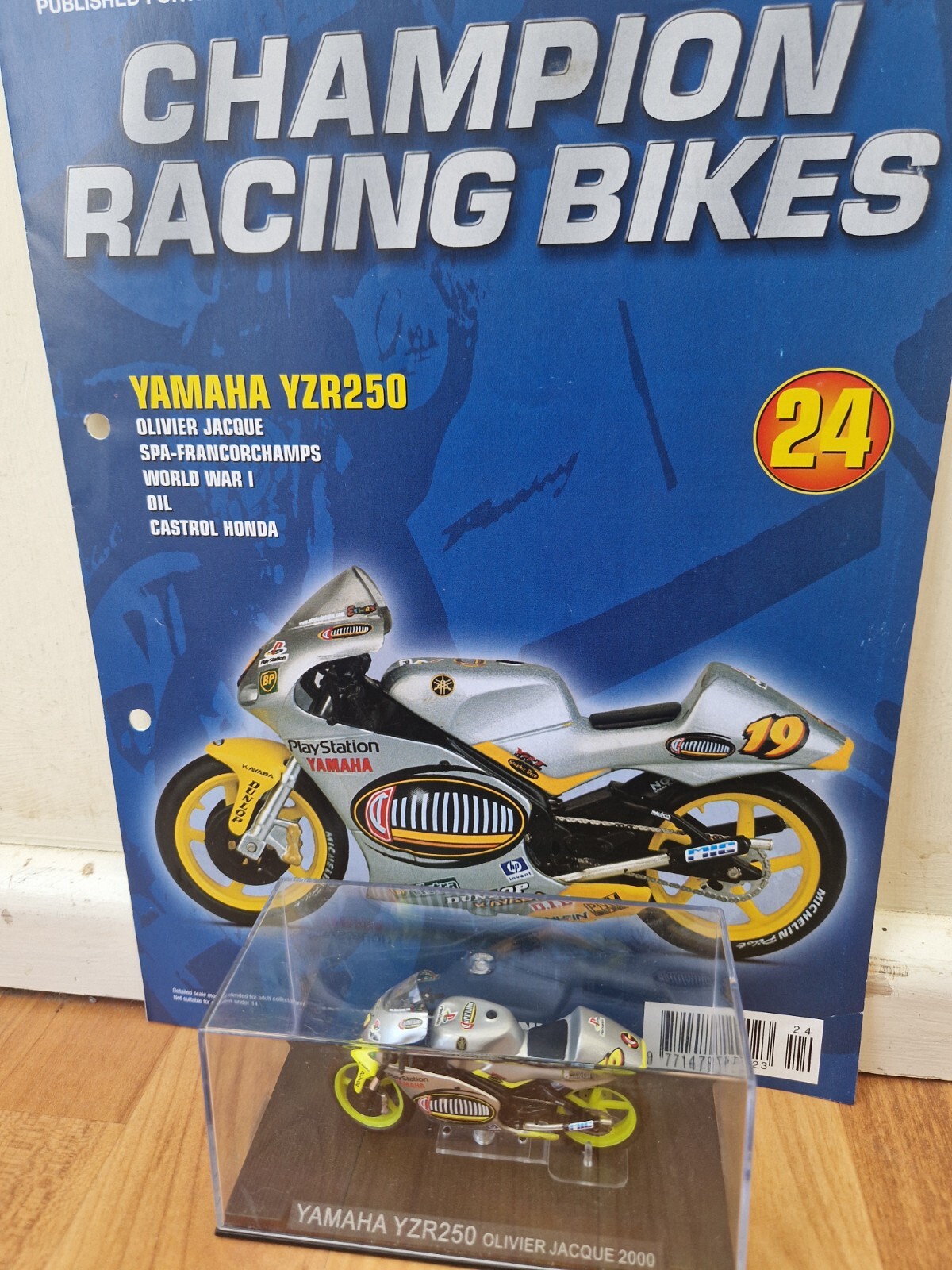 1/24 DEAGOSTINI IXO CHAMPION RACING BIKES YAMAHA YZR250 OLIVIER JACQUE 2000+ MAG