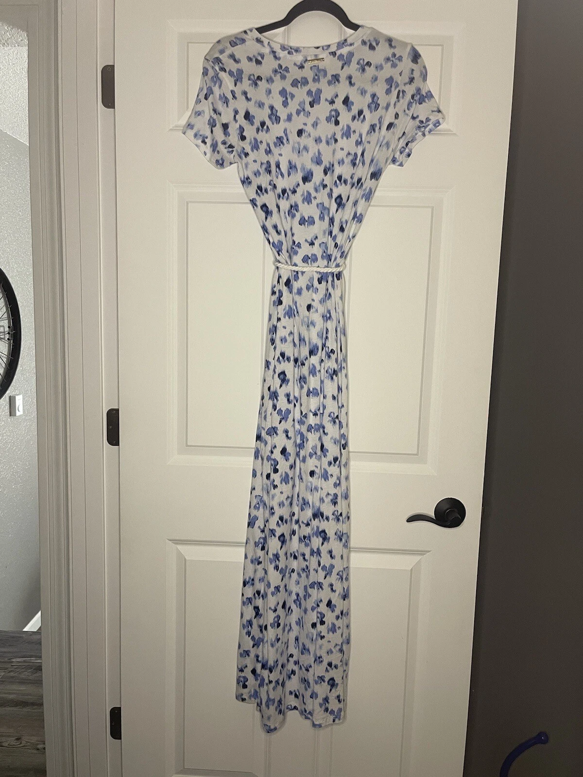 Abito a maniche corte Michael Kors con cintura piccolo bianco con stampa blu