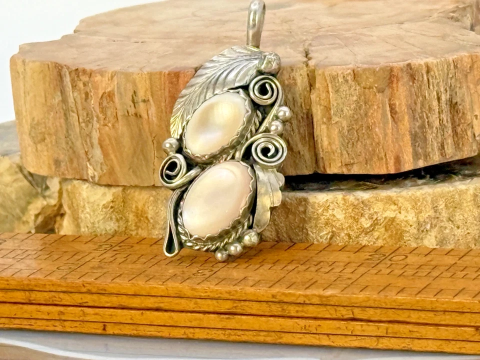 Colgante Justin Morris Navajo de plata esterlina madreperla en flor--NLB25,24 Foto 2 de 4