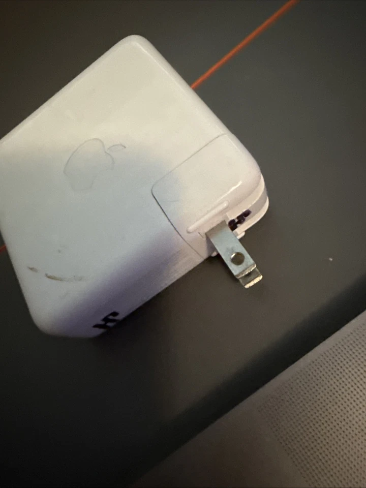 Apple MacBook Pro 15" TOUCH BAR 3.6GHz Quad i7 Turbo 16GB RAM 256GB SSD Foto 4 de 4