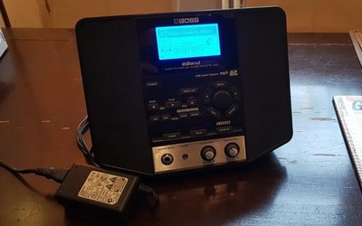 Roland Boss eBand JS-8 / Gitarren-Multieffekt mit USB/Mp3 SDHC Audioplayer