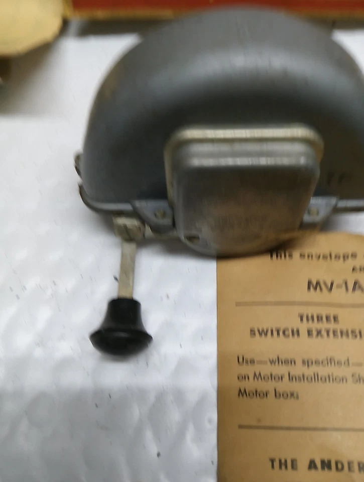 Мотор стеклоочистителя ветрового стекла 1935 Buick серия 40 в коробке - Изображение 2 из 4