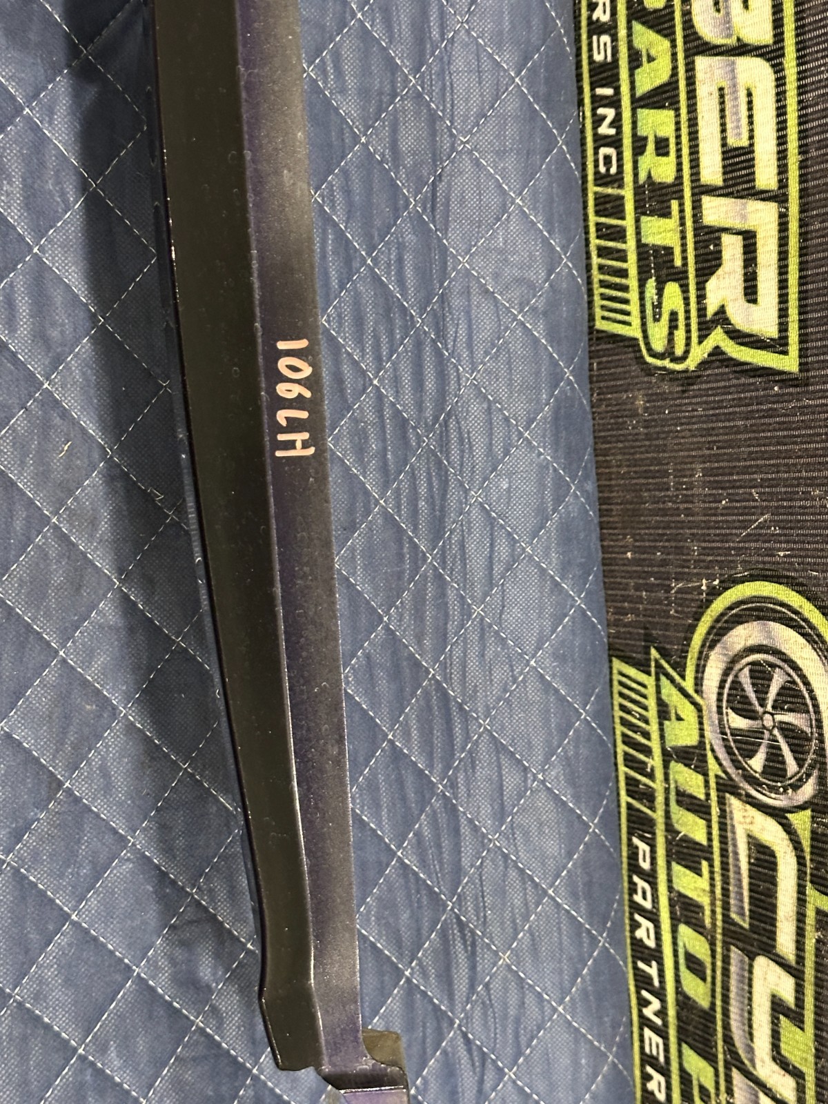 2014 AUDI R8 OEM DRIVER LEFT FENDER GARNISH PANEL TRIM W/ BRACKET & FOAM