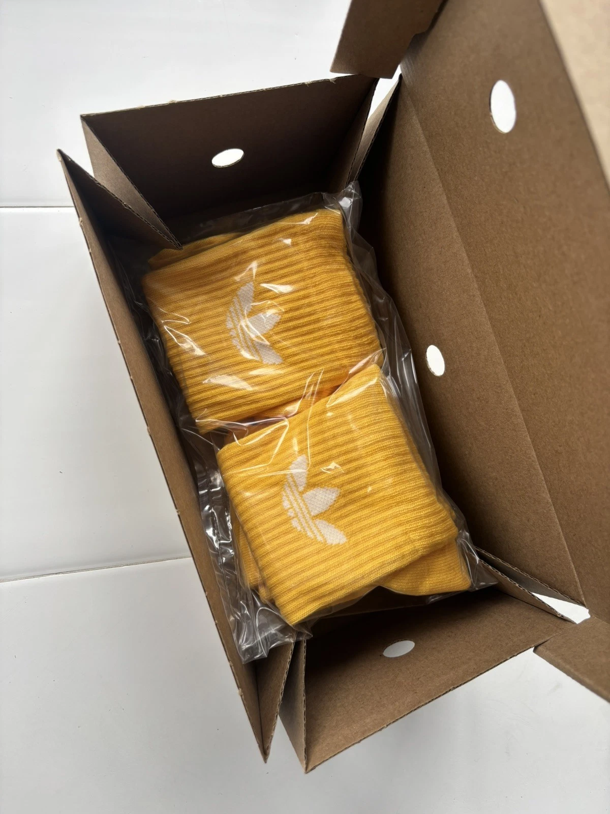 Adidas originals Yellow cushioned Socks Medium 5-9 men woman gift Box present