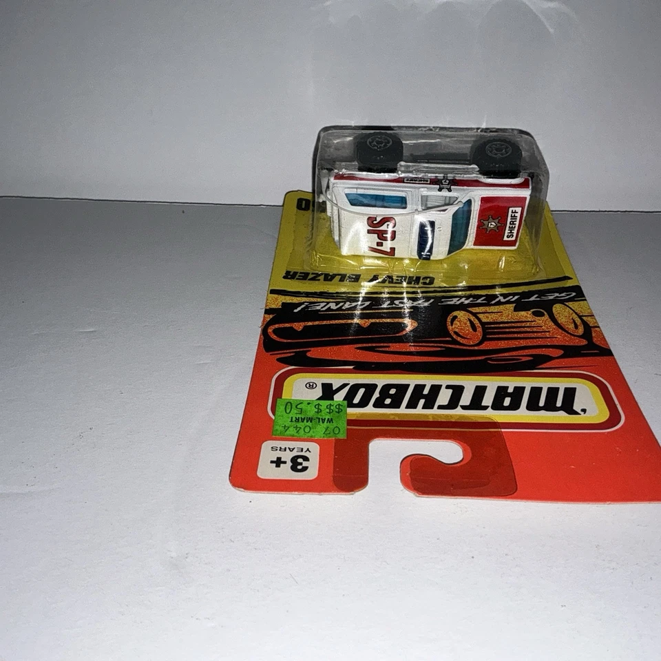 1983 MATCHBOX 4X4 CHEVY BLAZER SHERIFF SP-7 WHITE 1:64 DIECAST 3" TRUCK W/ RED - Image 2 of 4