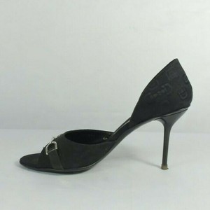 black pumps size 7