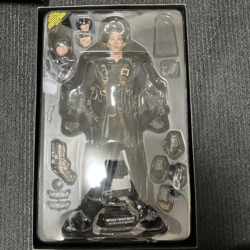 Hot Toys Exclusive Batman Begins Bruce Wayne Dark Knight 1/6 figure MMS155 Used - Picture 3 of 5