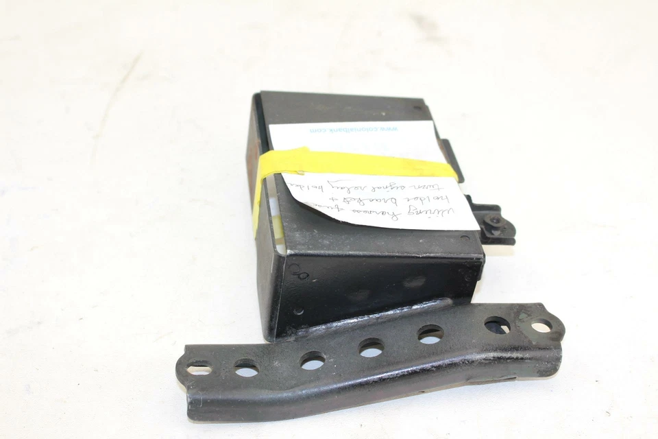 SOPORTE PORTAFUSIBLES SUZUKI 2005 BOULEVARD 01-04 INTRUDER VOLUSIA 800 OEM Foto 3 de 4