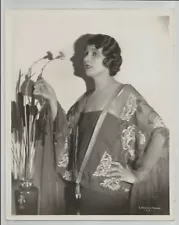 Betty Blythe 1920 Nomads Of The North Original 8x10 PORTRAIT Flowers