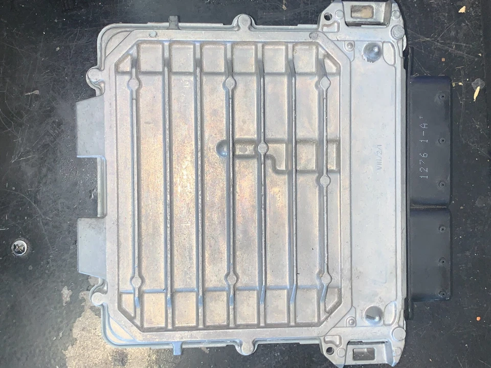 Used 2016 Mercedes-Benz GLC300 Bosch MED17.7.2/ECU 0261S09815/A2749001600 - Image 2 of 4