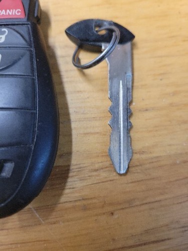 OEM JEEP GRAND CHEROKEE COMMANDER KEYLESS REMOTE FOB FOBIK IYZ-C01C -PREOWNED- - Picture 4 of 10