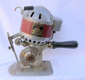 EASTMAN CLASS 154 FABRIC CUTTING MACHINE - BEST OFFER - 11 OF 17 