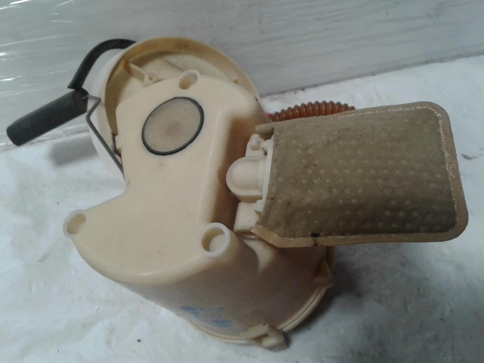 Used Fuel Pump fits: 2002 Ford Focus Pump Assembly without support rods from 12/ Foto 4 de 4